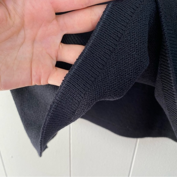 St John Basics Black Santana Knit Skirt Size 8 Pockets Knee Length Pull On - Picture 9 of 10